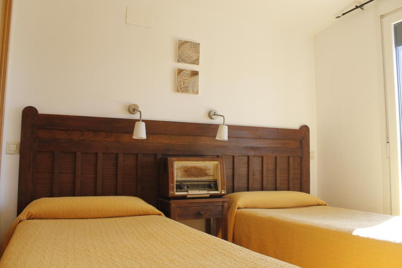 Hostal Restaurante Bustos Villarrubio Exterior photo