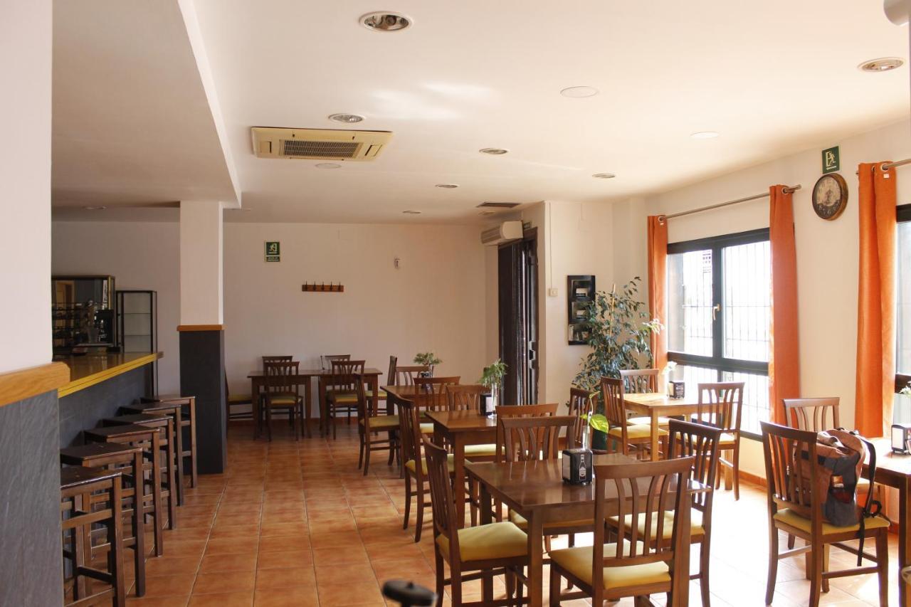 Hostal Restaurante Bustos Villarrubio Exterior photo
