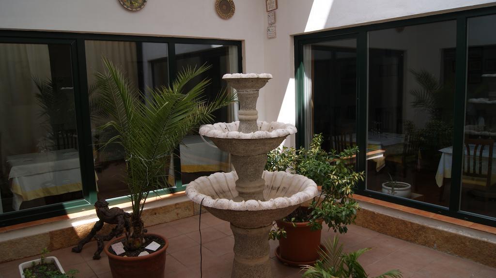 Hostal Restaurante Bustos Villarrubio Exterior photo