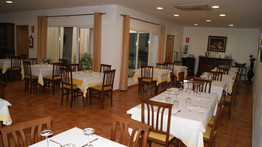 Hostal Restaurante Bustos Villarrubio Exterior photo