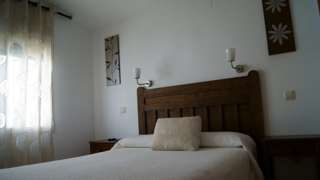Hostal Restaurante Bustos Villarrubio Exterior photo